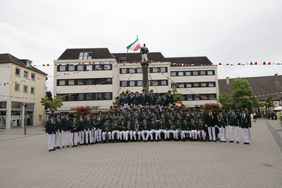 Kompaniebild vor dem Bernhardbrunnen 2025